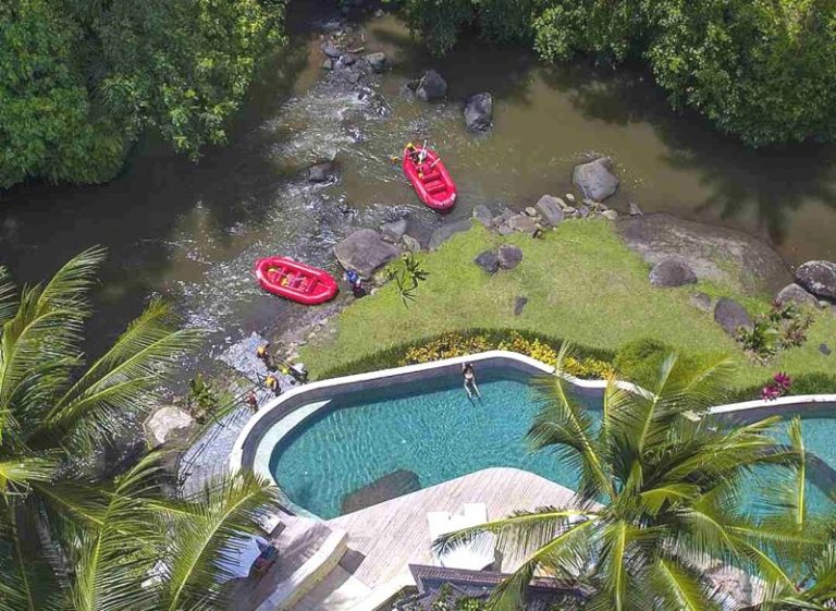 Ke Lobi Hotel Diantar Perahu, Gimana Rasanya Ya
