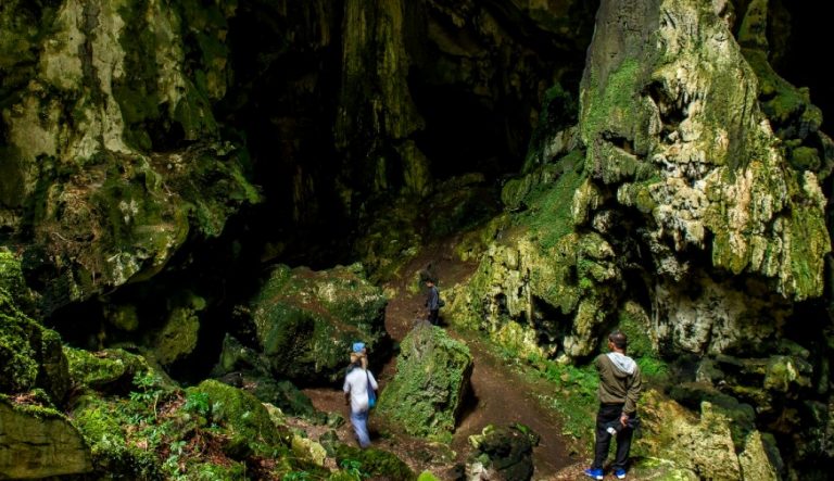 Menelusuri Jejak Misteri di Gua Kontilola Wamena
