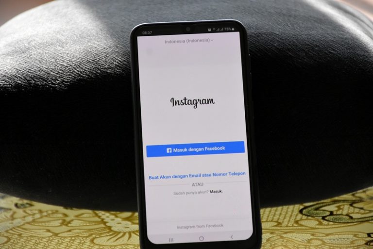 Ganti Nama Instagram dan WhatsApp Cuma Ditambah “From Facebook”