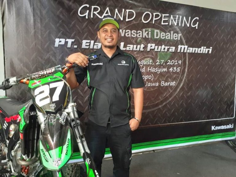 Pembukaan Dealer Kawasaki Elang Laut Putra Mandiri Dimeriahkan Para Crosser