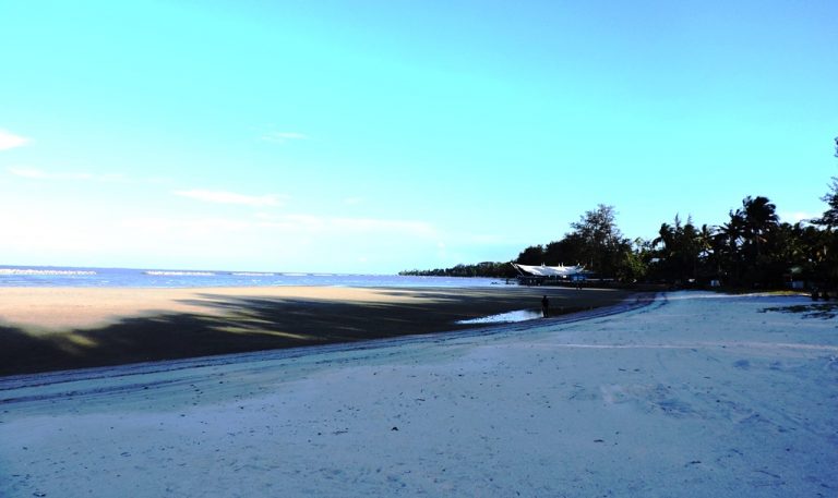 Menyusuri Keindahan Hamparan Pasir Putih Pantai Pasir Padi