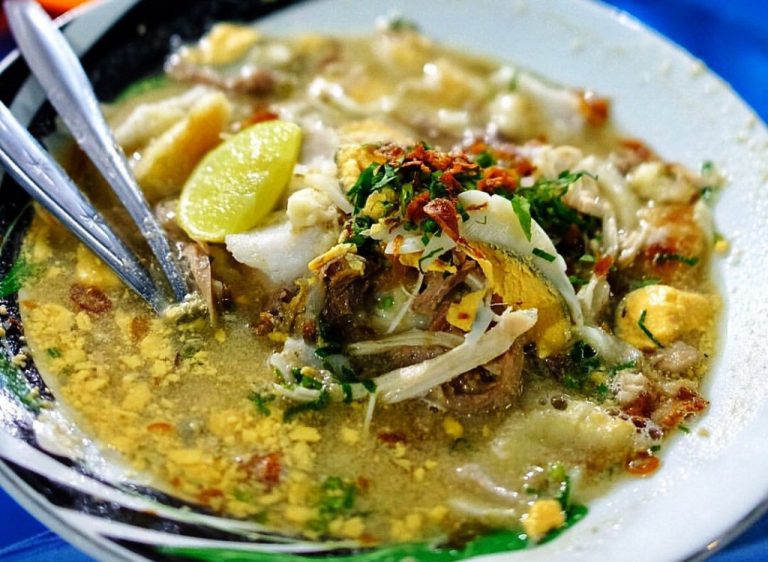 Menikmati Kelezatan Soto Banjar, Soto Kaya Rempah Khas Kalsel