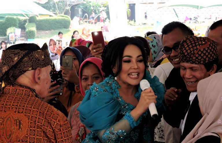 Dewi Gita Meriahkan Perayaan 140 Tahun Bumi Sangkuriang
