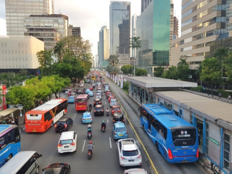 Hanya Kendaraan Logistik Yang Boleh Beroperasi Selama PSBB Jakarta