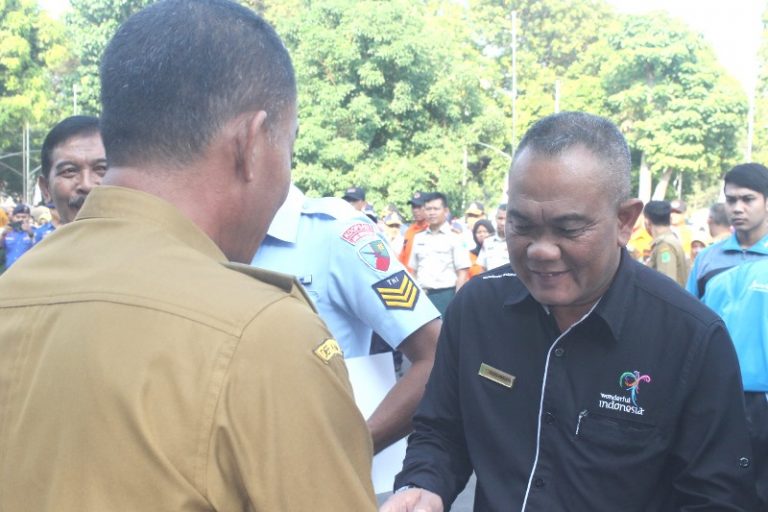 Bupati Subang Beri Penghargaan Kepada Karyawan Sari Ater