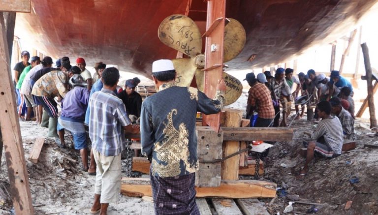 Appasili, Upacara Ritual Kelahiran Kapal Pinisi