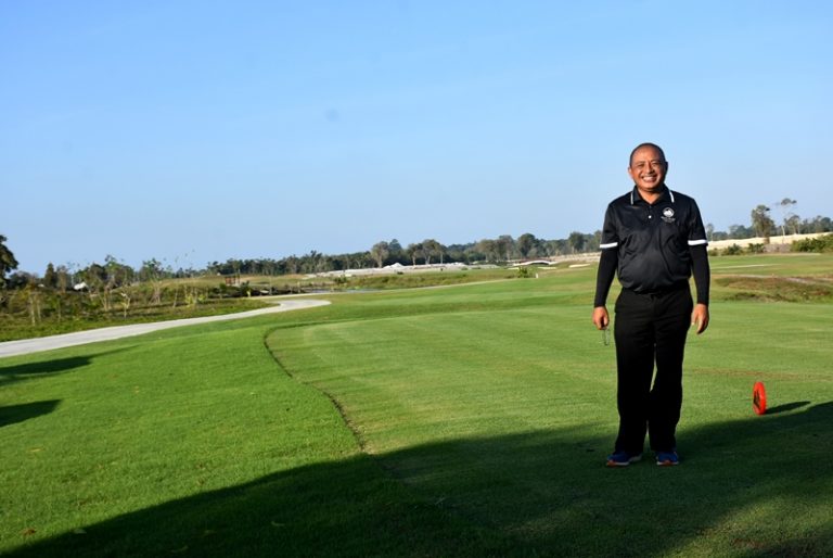 Black Rocks,Lapangan Golf Terunik Di Tanah Laskar Pelangi