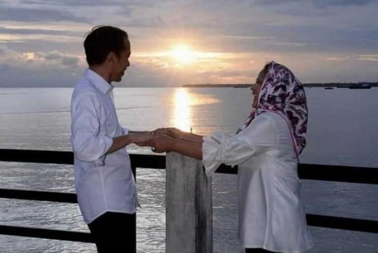 Seperti Jokowi, Begini Cara Menikmati Senja di Kaimana
