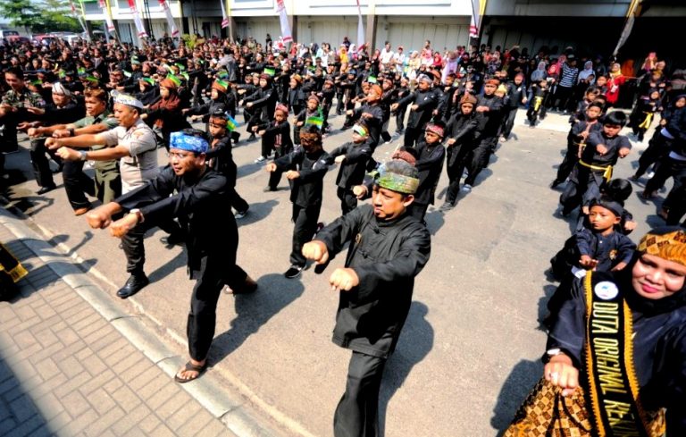 Kibarkan 209 Bendera Kota Bandung, 1585 Pesilat Catat Rekor ORI