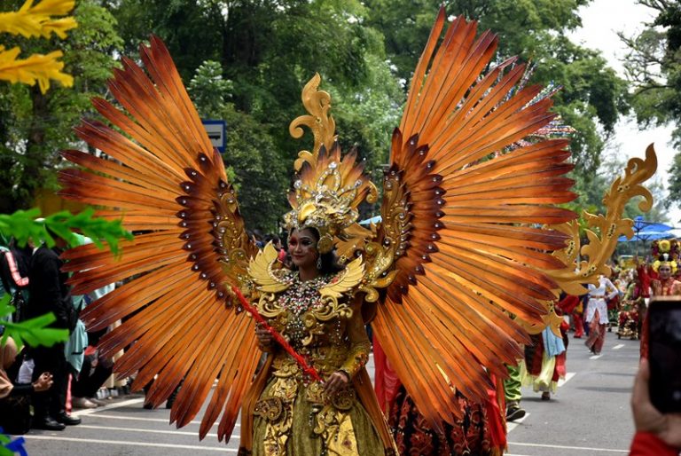 Foto: Karnaval WJF Meriah Meski Sempat Diguyur Hujan