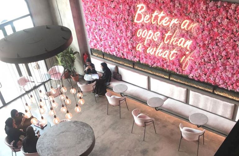 Kini, Di Arab Saudi Laki-Perempuan Bisa Makan Bareng Di Restoran