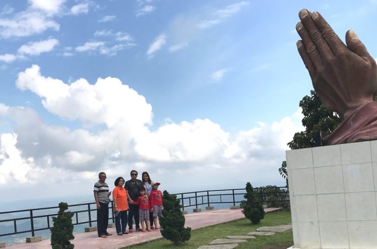 Bukit Doa Taber Di Huta Ginjang Hadirkan Pesona Danau Toba