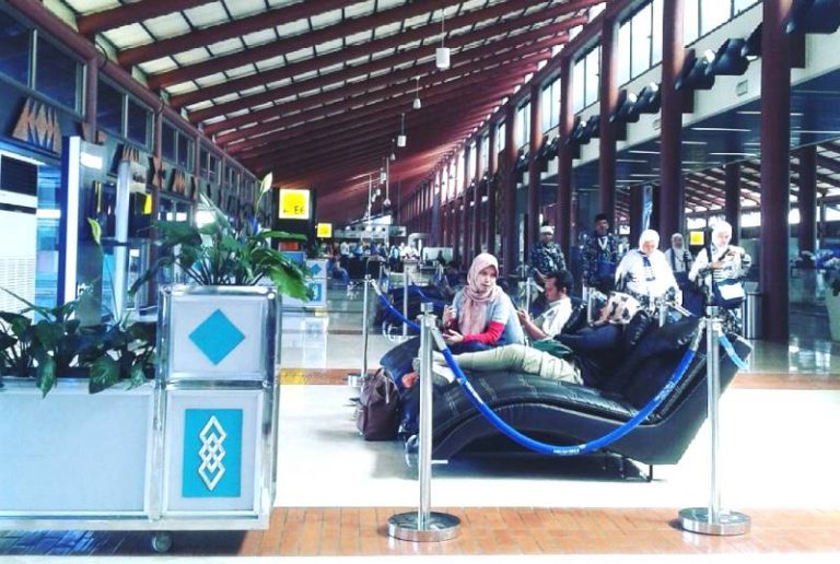 Asyik,Pengantar Penumpang Bisa Masuk dan Belanja di  Area Check-In Terminal 2 Bandara Soetta