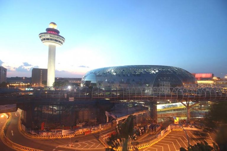 Keren,Bandara Komodo Akan Disulap Seperti Changi?