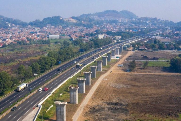 Menyambungkan Kereta Cepat, Dibuka Rute Kebonkawung-Tegalluar