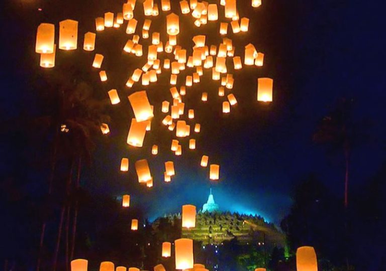 Malam Tahun Baru Di Candi Borobudur Tanpa Penerbangan Lampion