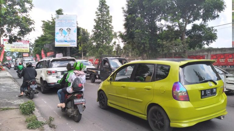Macet,Wisatawan Malas Liburan Ke Lembang