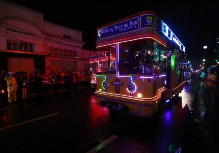 Nikmati Romantisme Malam di Bandung dengan Night Bandros