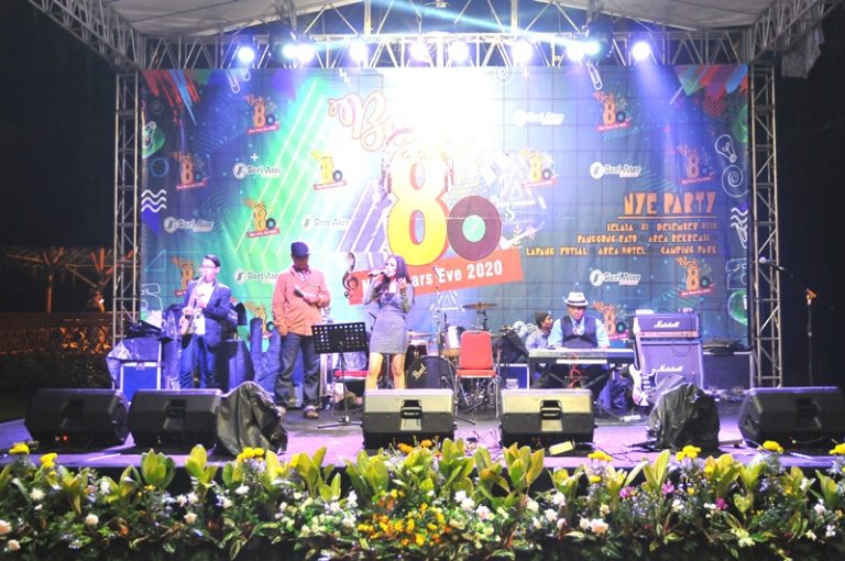 Sari Ater Hadirkan “Back to Eighties”, Pengunjung Antusias Menyambut Tahun Baru