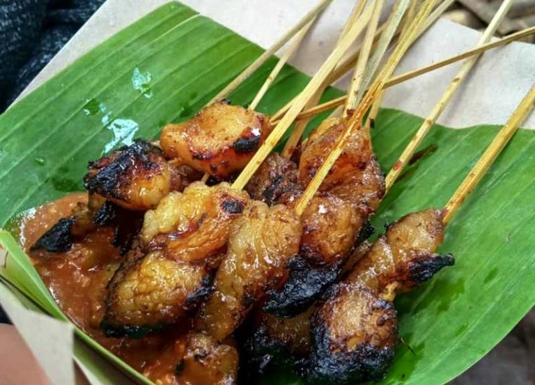 Mencicipi Lezatnya Sate Jando di Bandung
