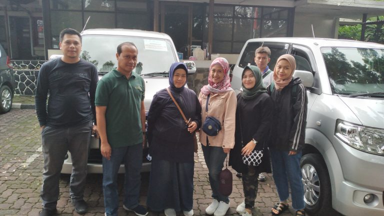 Sari Ater Grup Berangkatkan Bantuan Korban Banjir