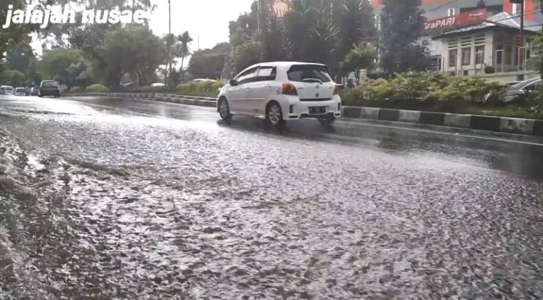 Video: Hujan Beberapa Jam, Dago Banjir
