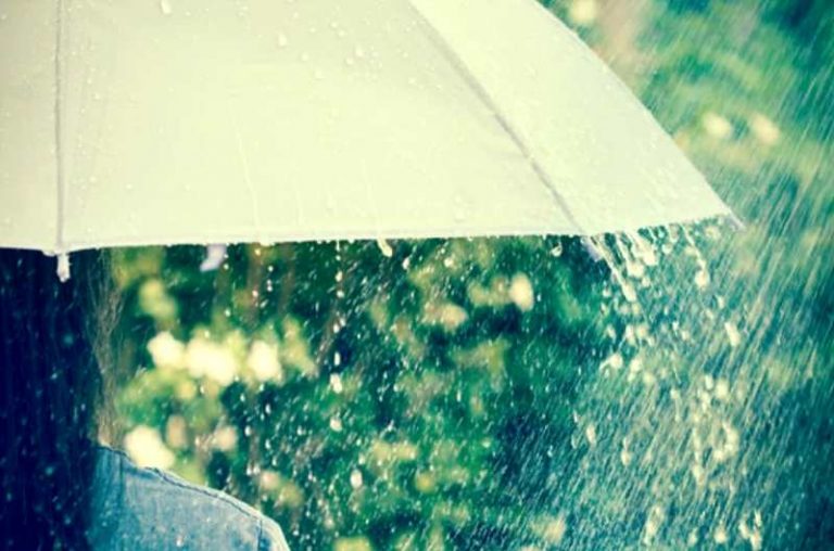 Tips Beriwisata Saat Musim Banjir