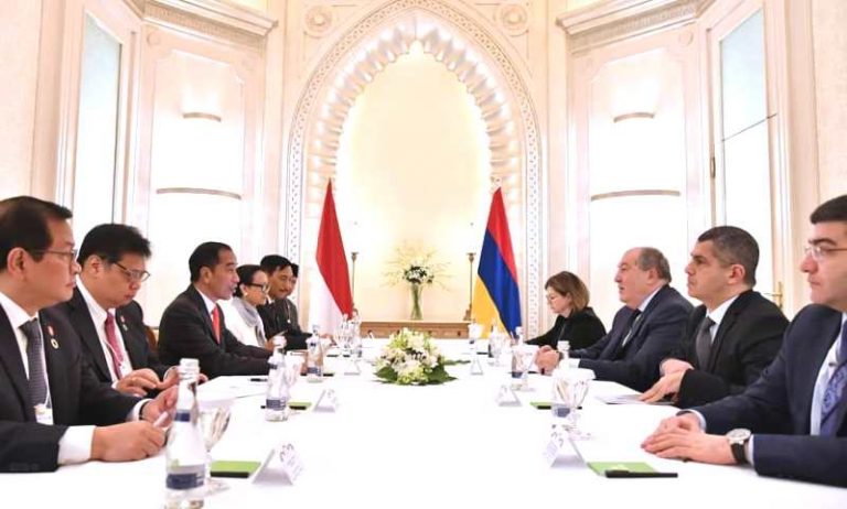 Di Abu Dhabi,Presiden Jokowi Â Sampaikan Ingin Punya “Samsung” Sendiri