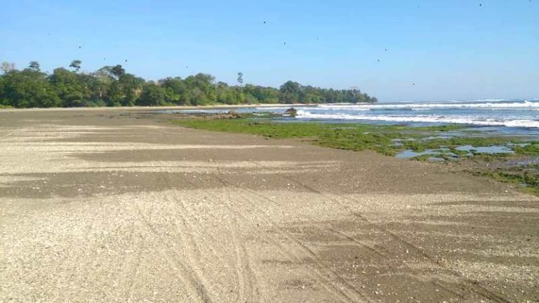 Berbahaya,Pantai Cijeruk Garut Akan Ditutup