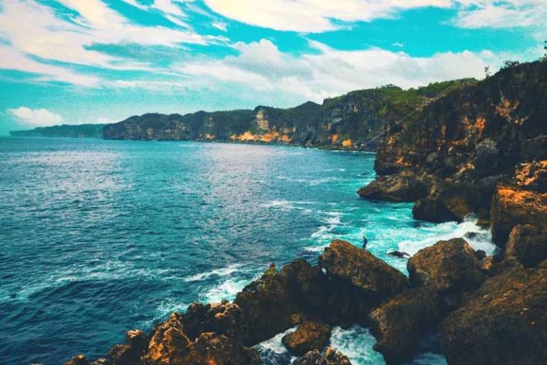 Pantai Kesirat Gunung Kidul, Eksotisme Bagi Para “Rock Fishing”