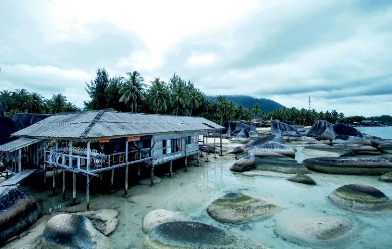 Menikmati Pesona Pantai Indah dan ‘Taj Mahal’ di Pulau Natuna