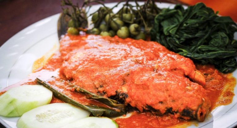 Menikmati Asam Durian Gulai Ikan dari Pasaman