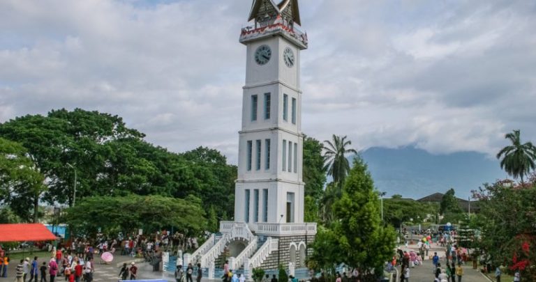 Mengenal 4 Fakta Menarik Jam Gadang