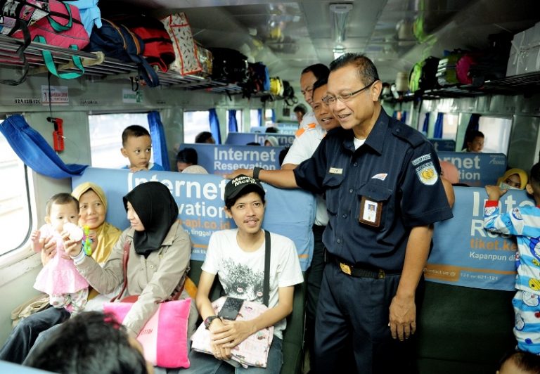Guna Tingkatkan Pelayanan, KAI Terapkan Program Sapa Pelanggan