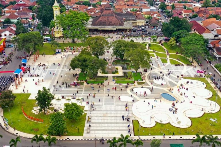 Begini Wajah Alun-Alun Sumedang Yang Instagramable Banget