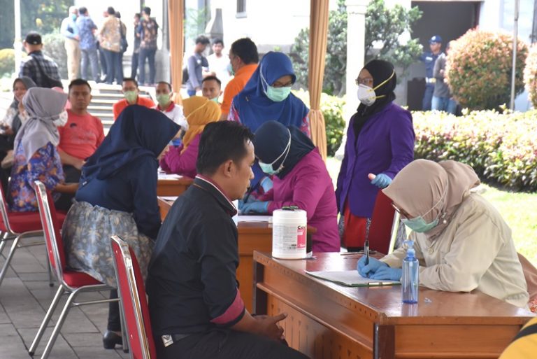 Puluhan ASN Jabar dan Warga Mulai Jalani Test Covid-19