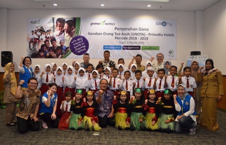 Primebiz Hotel Group Serahkan Donasi untuk Anak Pendidikan Dasar