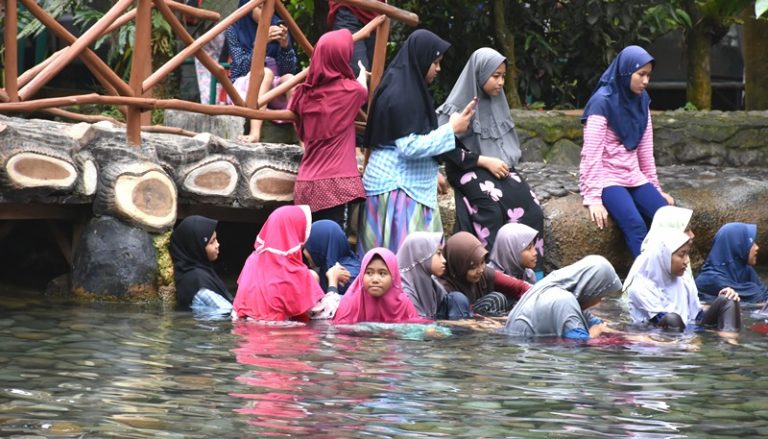 Pemerintah Ongkosi Plesiran Setiap Warga Rp. 2,35 Juta, Ini Syaratnya