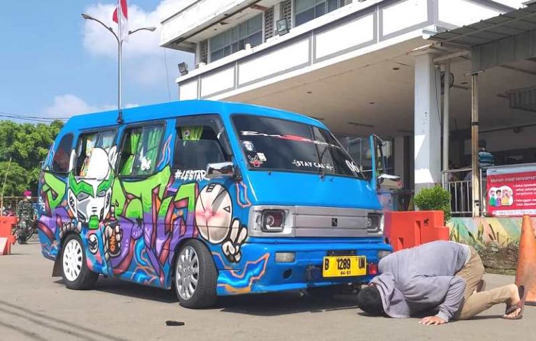 Kebijakan Menganakemaskan Ojol Menuai Protes
