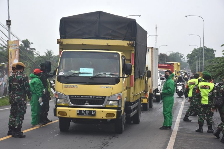 Aparat Gabungan Cianjur Ceck Point Kendaraan Dari Bandung
