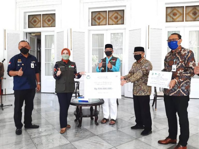 BI Bersama Organisasi Perbankan Jabar Salurkan Bantuan APD
