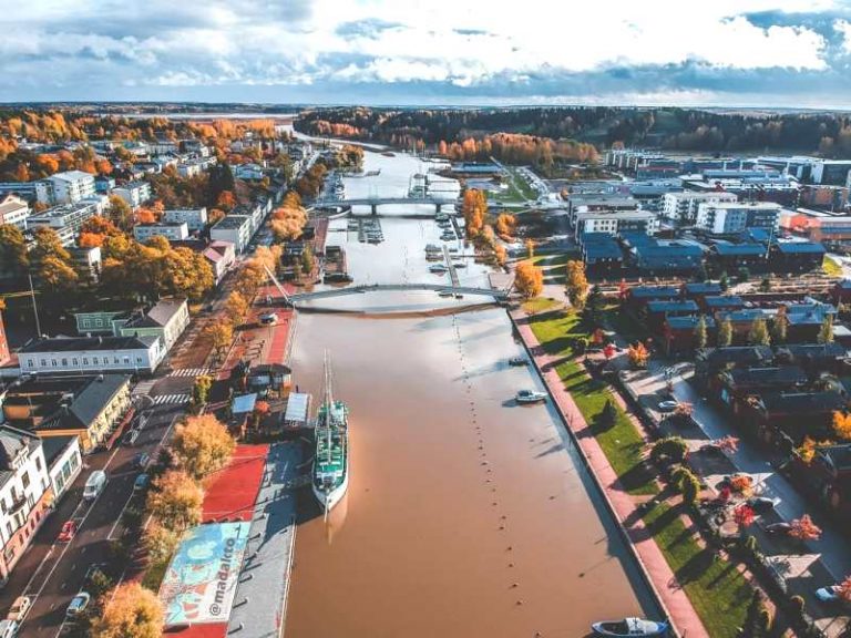 Finlandia Negara Paling Bahagia di Dunia,Ini 10 Negara Paling Tidak Bahagia