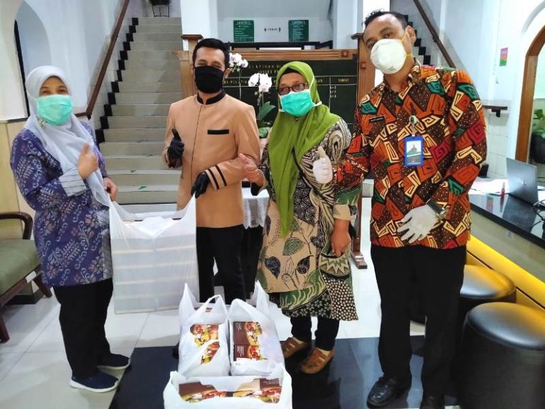 GIPI/PHRI Jabar Salurkan Nasi Box Untuk Tenaga Medis Covid-19,Terkumpul 4.800 Box