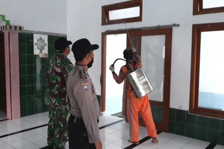 Lawan Covid-19, Pemprov Jabar Lakukan Penyemprotan Serentak