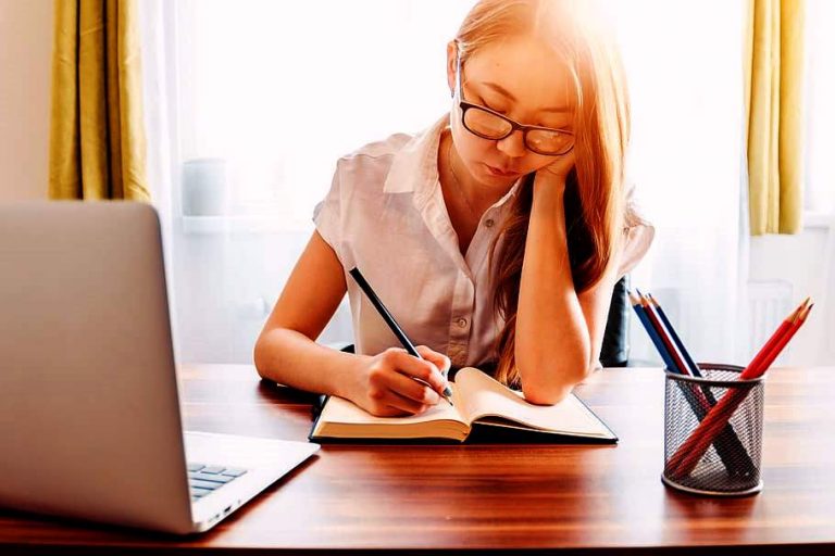 Tetap Bekerja di Saat PSBB? Ikuti 6 Tips Aman Berikut Ini!