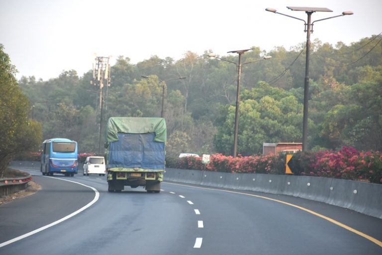 Arus Lalu Lintas Di Tol Turun Hingga 60 Persen
