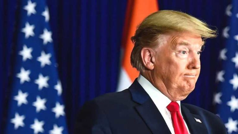 Donald Trump Minta Warganya Pakai Masker,Dirinya Tidak