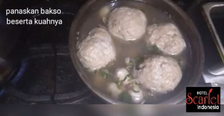 Nyobain Bakso Besek Scarlet Yuuk…