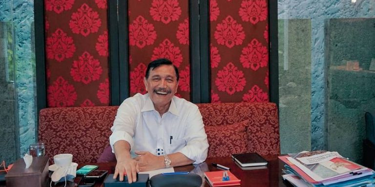 Luhut Panjaitan: Pariwisata Baru Pulih 10 Bulan Lagi