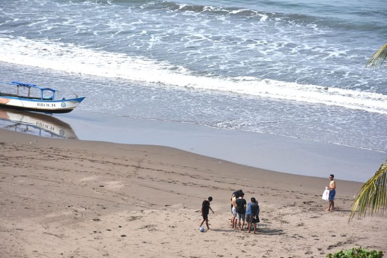 Wisatawan Mulai Mengalir Ke Objek Wisata Pangandaran